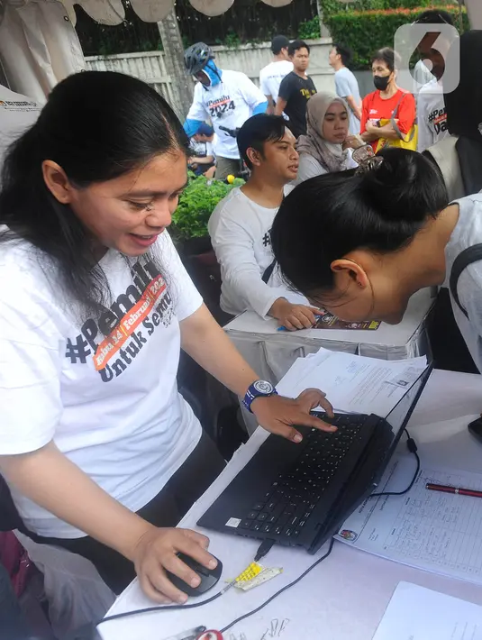 KPU menyatakan pemilih yang sudah terdaftar dalam Daftar Pemilih Tetap (DPT) dapat mengajukan pindah TPS jika berada di tempat yang tidak sesuai dengan alamat KTP. (merdeka.com/Arie Basuki)