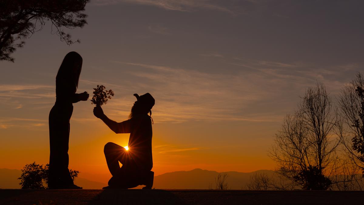 60 Contoh Pantun Kiasan Cinta dan Nasihat Hidup, Bikin Termenung