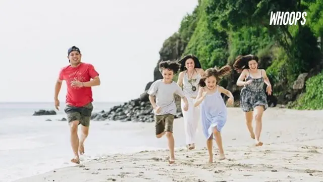 Berenang Bareng Anak, Wulan Guritno Disangka Adik Kakak