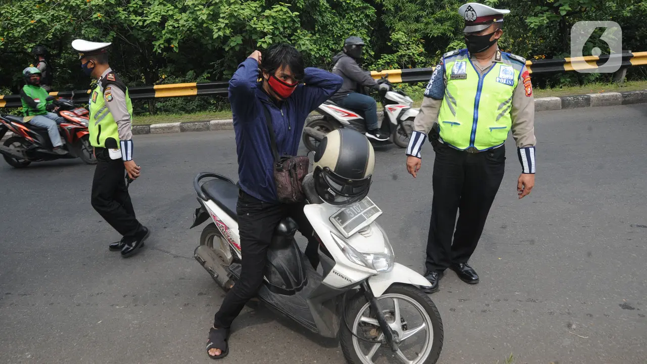 Tim Gabungan Perketat Perbatasan Kota Jakarta