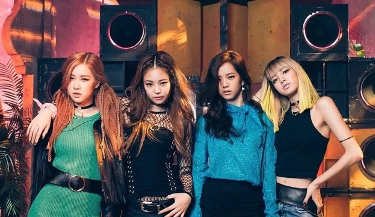 Blackpink yang sukses debut dengan "Boombayah" dan "Whistle" fokus bermusik, menciptakan karya baru.