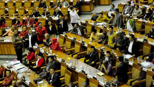 Hingga Dini Hari, Akhirnya DPR Tetapkan Pilkada Lewat DPRD