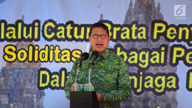 Ribuan Umat Hindu Ikuti Tawur Agung di Candi Prambanan