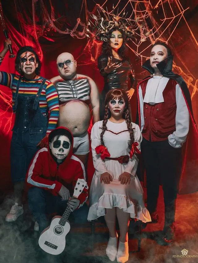 7 Gaya Pemotretan Keluarga Ruben Onsu Bertema Halloween, Curi Perhatian