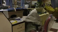 Petugas medis beristirahat di tengah upaya melawan COVID-19 di Teheran, Iran (28/3/2020). Dengan 2.901 kasus terkonfirmasi baru dalam 24 jam terakhir, jumlah total orang yang terinfeksi wabah coronavirus baru di Iran mencapai 38.309 pada Minggu (29/3), lapor kantor berita resmi IRNA. (Xinhua/IRNA)