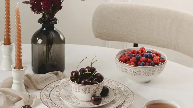 Pinggan Smaraṇa, Peranti Saji Apik Karya Didiet Maulana yang Hadirkan Sentuhan Royal di Meja Makan