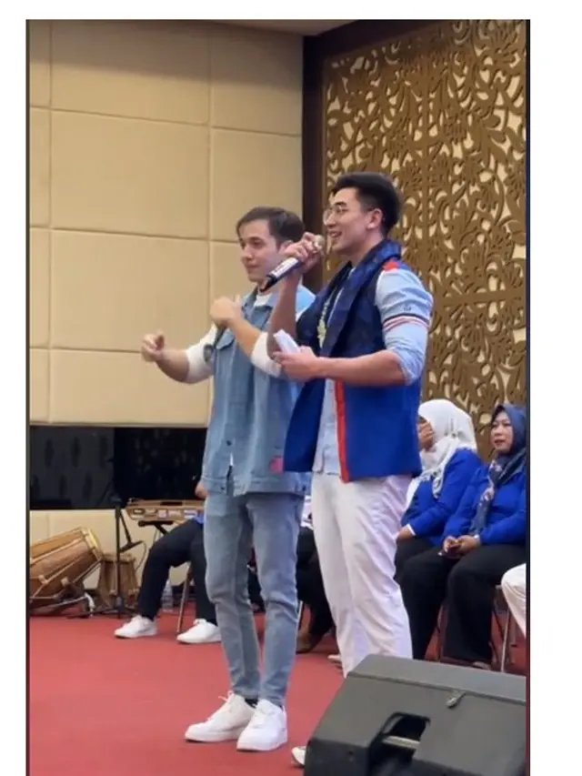 7 Potret Stefan William yang Kini Resmi Gabung Partai Politik, Jadi Sorotan