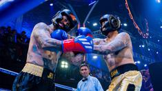 Komika, Rizky Firdaus Wijaksana alias Uus (kanan), bertanding melawan pemain drum Superman is Dead, I Gede Ari Astina alias Jerinx, dalam ajang tinju Holywings Sport Show (HSS) Series 3 yang berlangsung di Atlas Super Club, Bali, Minggu (10/9/2023). Uus berhasil meraih sabuk juara atas Jerinx dalam pertarungan empat ronde tersebut. (Dok. Holywings)