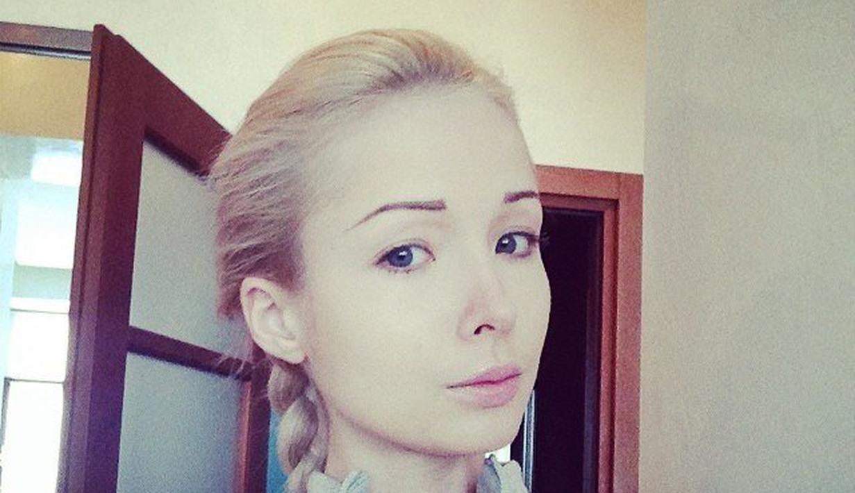 Foto Selfie Cantik Barbie Hidup Valeria Lukyanova Saat Olahraga