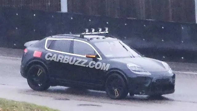Mobil Porsche Macan listrik kedapatan diuji coba di jalan raya