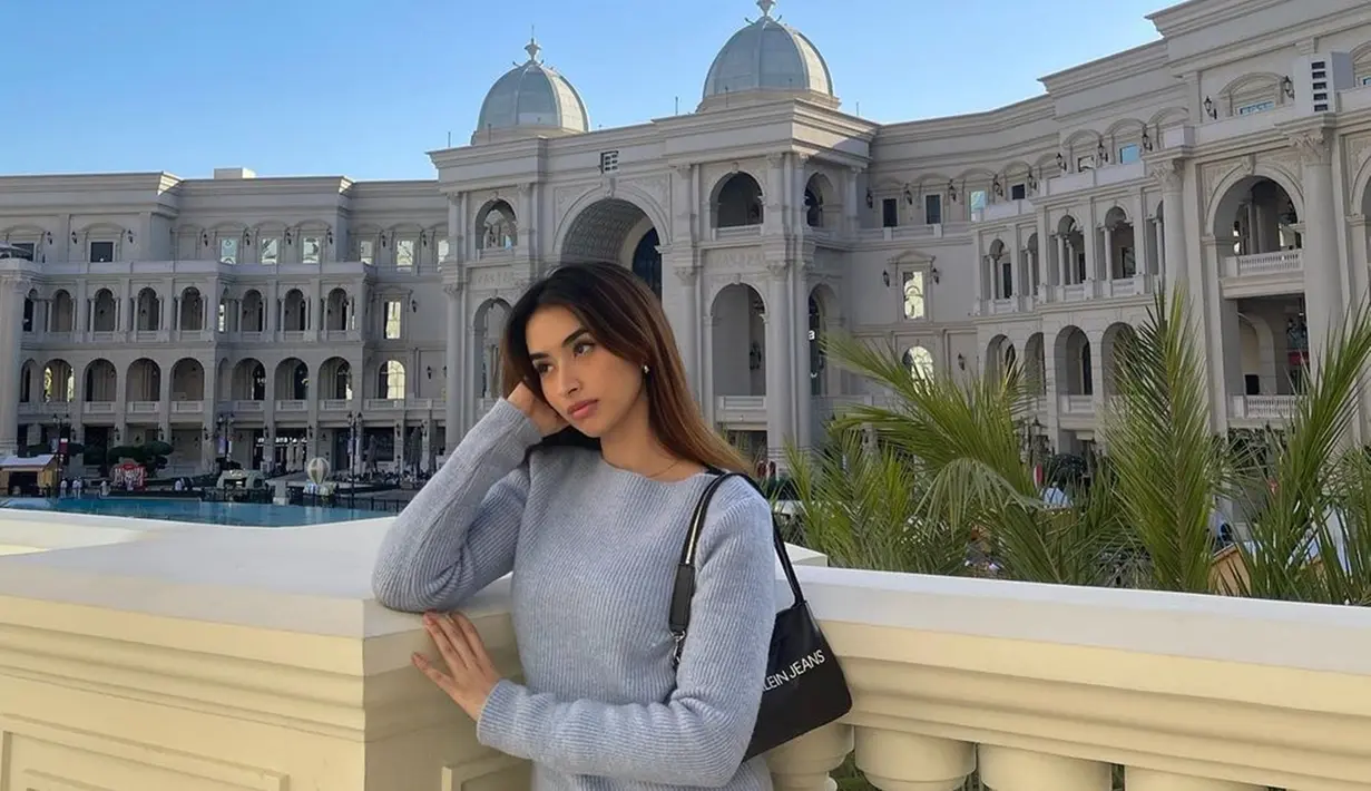 Digosipkan pacaran dengan Marselino Ferdinan, Nadia Raisya belum buka suara soal hubungannya dengan pesepakbola berusia 19 tahun itu. Meski baru gosip, namun netizen sudah ramai sebut nama Marselino di kolom komentar unggahan Nadia. Bahkan banyak diantaranya yang mendoakan keduanya cocok meski diketahui Nadia dan Marselino beda keyakinan. (Liputan6.com/IG/@nadiaraysa)