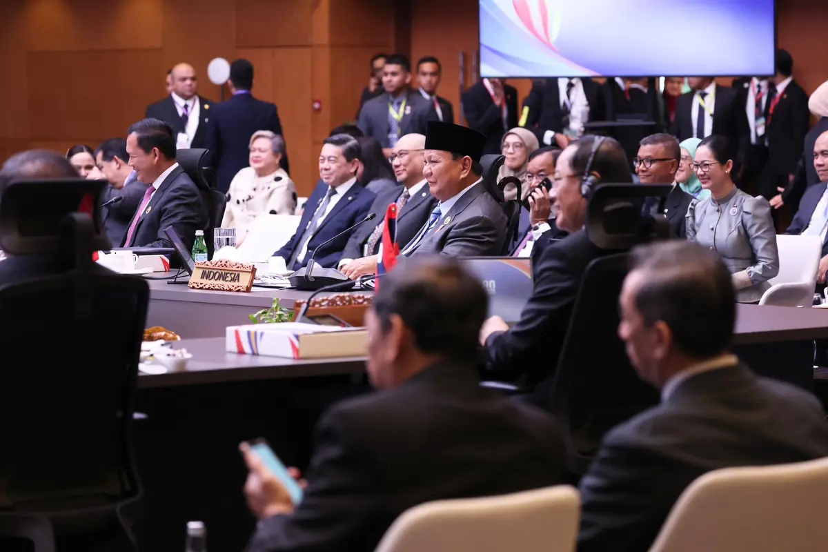 Presiden Prabowo Subianto menghadiri Sidang Pleno Konferensi Tingkat Tinggi (KTT) ke-46 Perhimpunan Bangsa-Bangsa Asia Tenggara (ASEAN) di Kuala Lumpur Convention Center (KLCC), Malaysia, Senin (26/5/2025).
