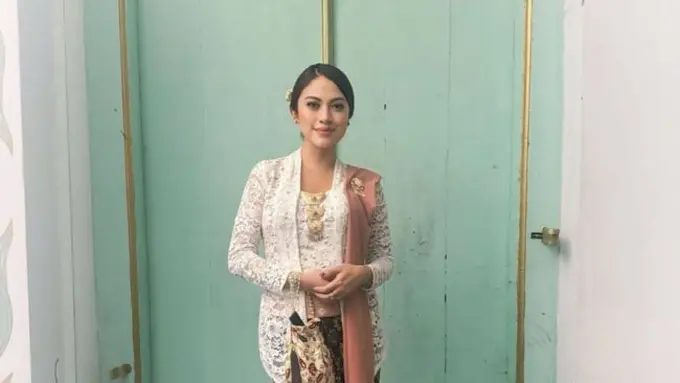 Cynthia Riza dan keanggunan kebaya. (credit:instagram.com/cynthiaganesha)