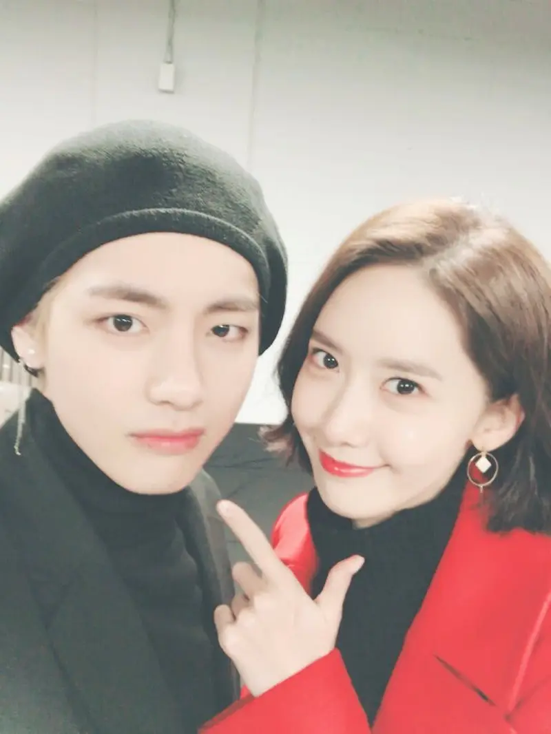 V BTS dan YoonA SNSD (Twitter/ BTS_twt - https://twitter.com/BTS_twt/status/940152036082860034/photo/1)