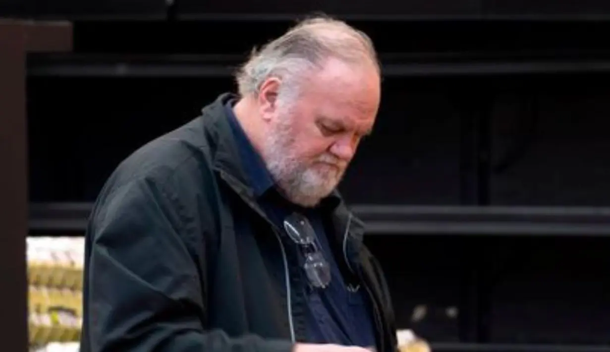 "Mungkin akan lebih baik untuk kalian jika aku mati. Dan kamu bisa berpura-pura sedih," ujar Thomas. (Daily Mirror)