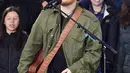 “Kami menjadi teman dekat lantaran mereka yang kami kenal. Saat tur juga, ia (Ed Sheeran) datang dan menginap. Kami pun cepat akrab. Ia (Ed) banyak menghabiskan waktu bersama tunangannya,” tutur Russell. (AFP/Bintang.com)