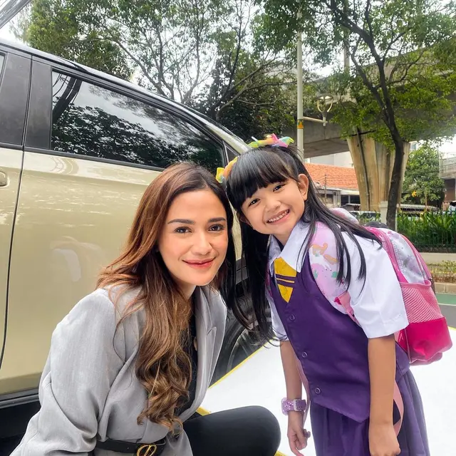 6 Potret Andi Annisa Bareng Pemain Jangan Bercerai Bunda, Lawan Main Fandy Christian