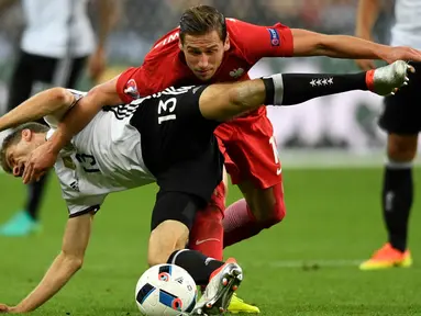 Jerman harus puas bermain imbang 0-0 kontra Polandia pada laga kedua Grup C Piala Eropa 2016 yang dihelat di Stade de France, Jumat (17/6/2016) dini hari WIB. (AFP/Lionel Bonaventure)