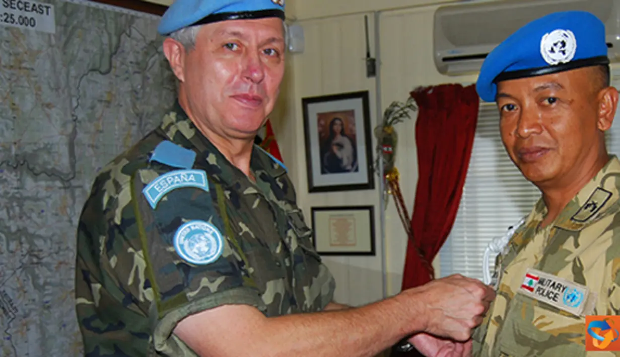 Citizen6, Lebanon: Sekitar 75 Prajurit TNI yang tergabung dalam SEMPU Kontingen Garuda XXV-D/UNIFIL, dibawah pimpinan Letnan Kolonel Cpm Ida Bagus Rahwan Diputra, menerima dua penghargaan sekaligus. (Pengirim: Badarudin Bakri) 