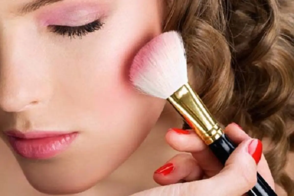 5 Trik Makeup Sempurna untuk ke Kantor, Cewek Kantoran Wajib Coba