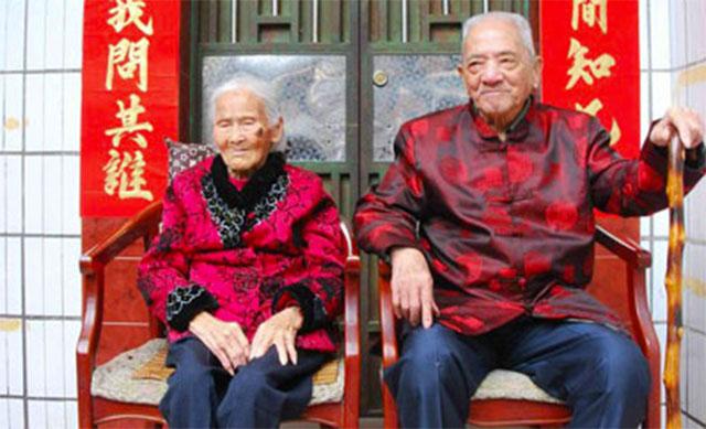 Pasangan Pan dan Gao yang telah menikah selama 81 tahun | Photo: Copyright shanghaiist.com