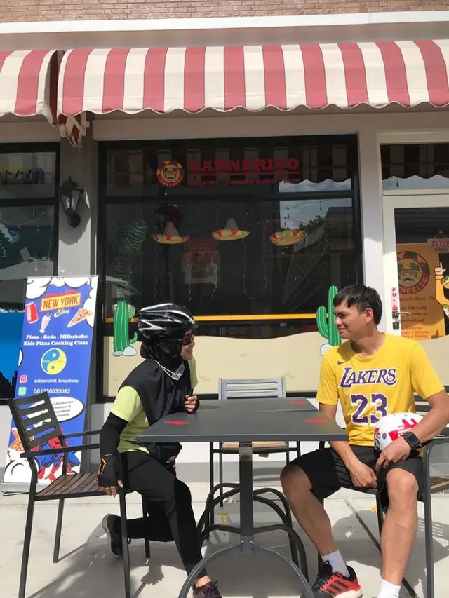 6 Potret Ikke Nurjanah dan Karlie Fu Usai Menikah, Romantis Gowes Bareng