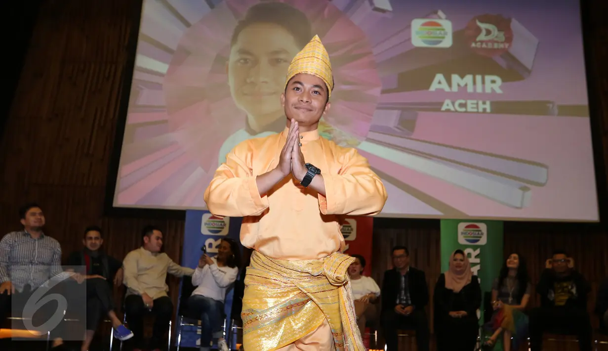 Peserta Dangdut Academy 3 Amir asal dari aceh memperkenalkan diri pada saat jumpa pers di SCTV tower, Jakarta, Kamis (20/01). (Liputan6.com/Herman Zakharia)