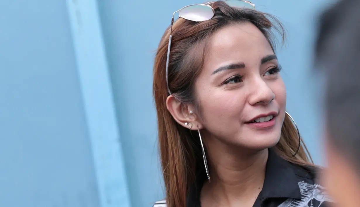 Rumah tangganya dengan Tama Gandjar telah resmi berakhir pada 2017 silam. Sekitar dua tahun membina rumah tangga dan telah dikaruniai seorang anak. Tidak ada target kembali membina rumah tangga. (Adrian Putra/Bintang.com)