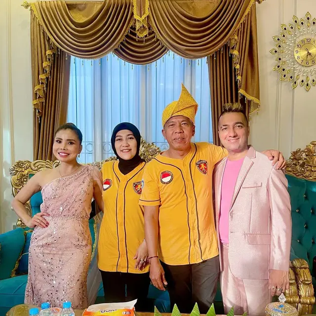 6 Potret Pertemuan Eva Belisima dan Kiwil, Tetap Jalin Silaturahmi