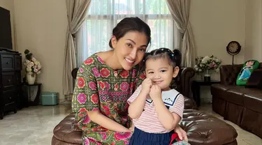 Sarwendah - Thania Putri Onsu (Foto: Instagram/@thaniaputrionsu)