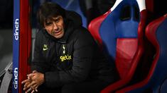 Bulan Maret menjadi bulan kelabu bagi 6 pelatih di liga top Eropa berikut ini. Keenamnya kompak dilengserkan klubnya masing-masing setelah mayoritas gagal mengangkat perform klub yang dibesut. Siapa saja keenam pelatih tersebut? Berikut daftar lengkapnya. (AFP/Ben Stansall)