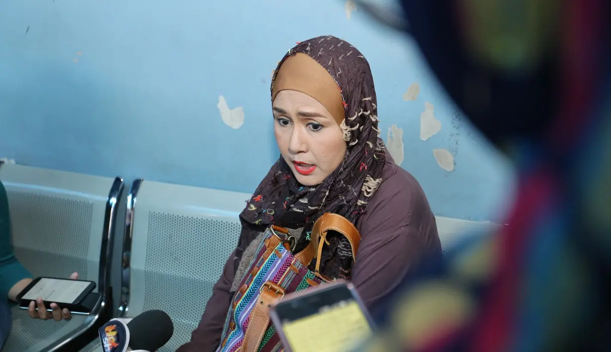 Saat jelang kepergian Jupe untuk selama-lamanya, Ria Irawan mengaku ikut merasakan detik-detik jelang tutup usia. Ria mengaku ada yang berbeda dalam dirinya. Seakan seperti pertanda. (Adrian Putra/Bintang.com)