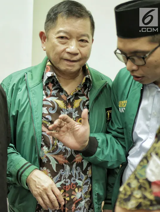 <p>Elite PPP Suharso Monoarfa berbincang di DPP PPP, Jakarta. (Liputan6.com/Faizal Fanani)</p>