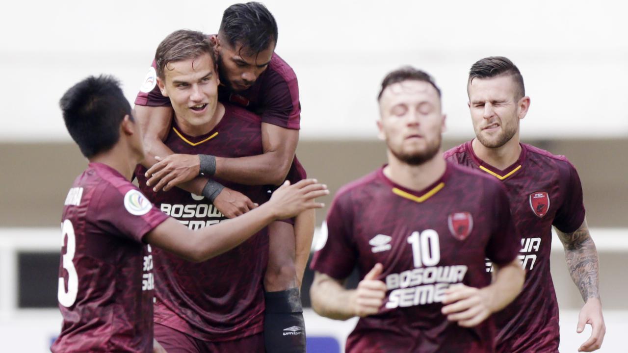 Para pemain PSM Makassar merayakan gol yang dicetak Eero Markkanen ke gawang Lao Toyota FC pada laga Piala AFC 2019. (Bola.com/M. Iqbal Ichsan)
