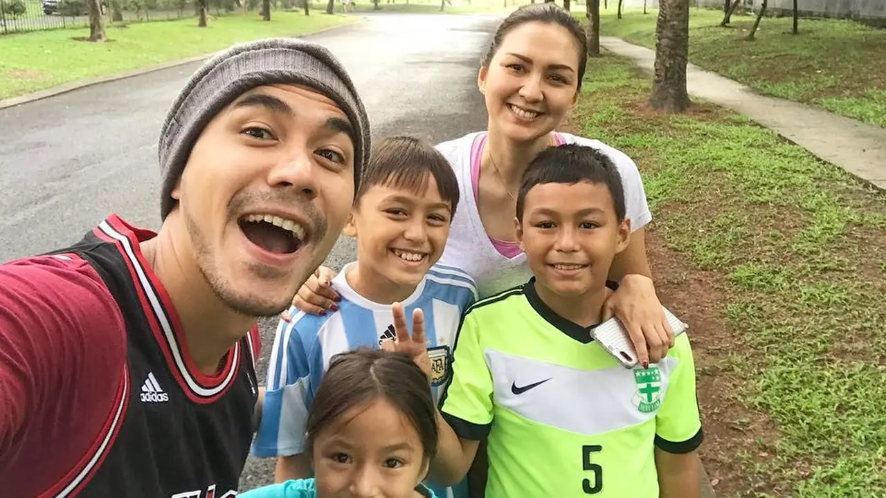 [Fimela] Donna Agnesia dan Darius Sinathrya