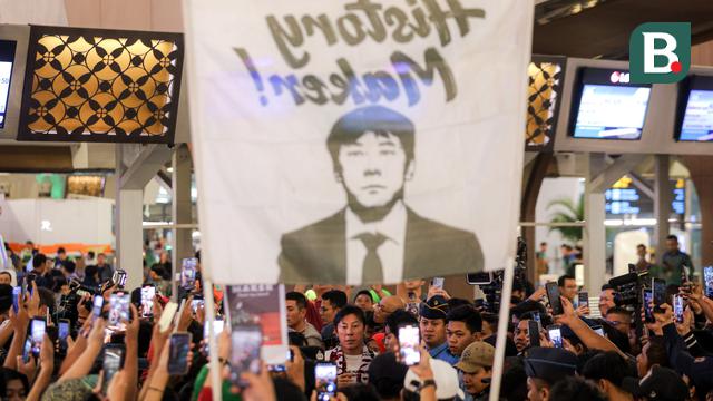 Foto: Pulang ke Korea Selatan, Shin Tae-yong Dilepas dengan Meriah oleh Masyarakat dan Suporter Indonesia
