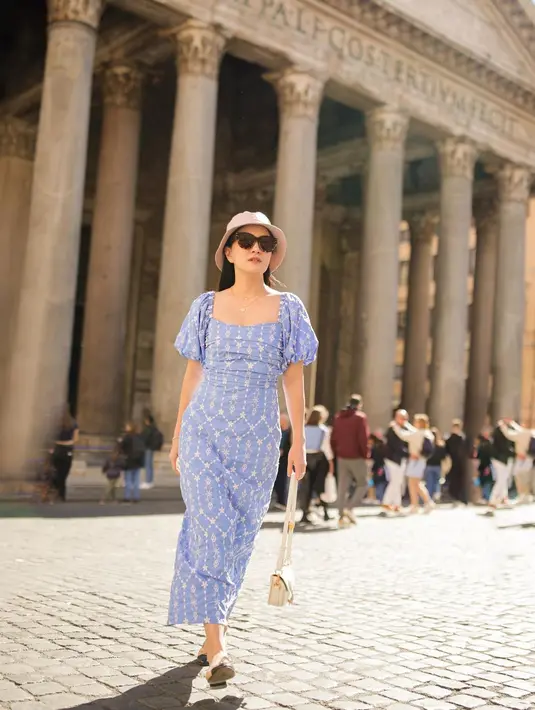 Selama liburan, Shandy Aulia selalu mengandalkan dress. Pilihan dress gemasnya kerap mencuri atensi netizen. [Instagram/shandyaulia]