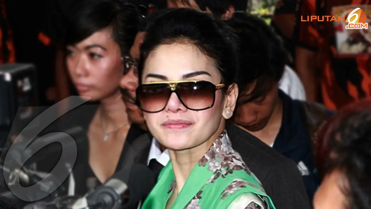 nikita-mirzani-130823c.jpg