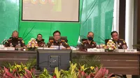 Kejari Kota Depok menggelar konferensi pers terkait dugaan korupsi pembangunan sekolah di wilayahnya, Selasa (12/1/2021). (Liputan6.com/Dicky Agung Prihanto)