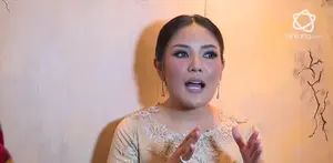 Penyanyi Nindy Ayunda merasa miris terhadap warga yang mengarak pasangan kekasih tanpa busana.