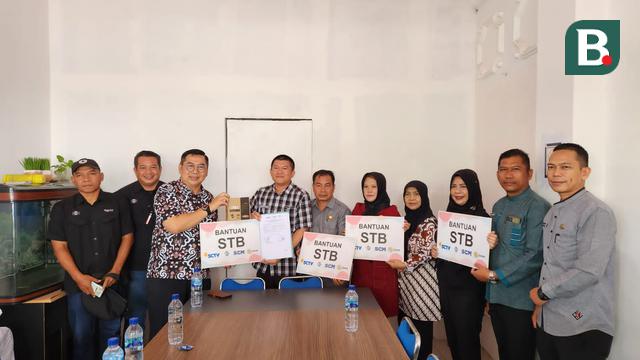 SCM Emtek Bagikan STB Gratis untuk Warga Palembang, Banjarmasin dan Denpasar