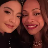 Raline tak kalah stunning dari Zoe Saldana. Kali ini ia tampak begitu menawan dengan makeup memikat. [Foto: Instagram/ RalineShah]