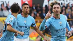 Derby Manchester kembali akan tersaji pada pekan ke-20 Liga Inggris musim 2022/2023, Sabtu (14/1/2023) di Old Trafford Stadium. Derby Kota Manchester terbaru nanti merupakan kali ke-52 yang terjadi di Premier League dan yang ke-189 secara keseluruhan di semua ajang. Para pemain terbaik dari kedua tim, baik Manchester United maupun Manchester City dipastikan akan tampil dalam laga penuh gengsi tersebut. Saat ini tercatat ada 7 pemain dalam Derby Manchester yang menjadi pemain termahal saat pertama kali didatangkan. Berikut daftar ketujuh pemain tersebut. (AFP/Geoff Caddick)