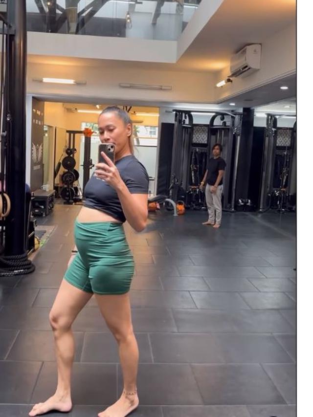 6 Potret Istri Abimana Aryasatya Hamil Anak ke-5 di Usia 43 Tahun, Disambut Bahagia