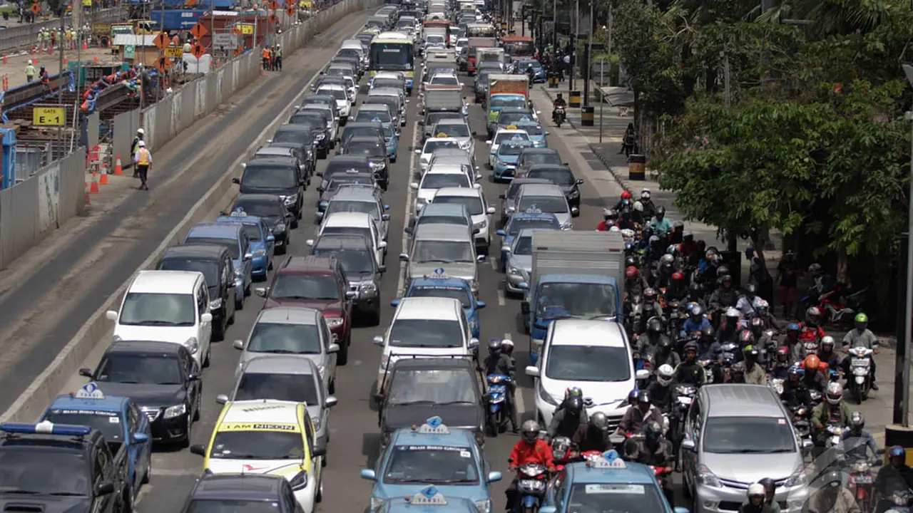 Kemacetan Parah Imbas Demo Buruh di HI