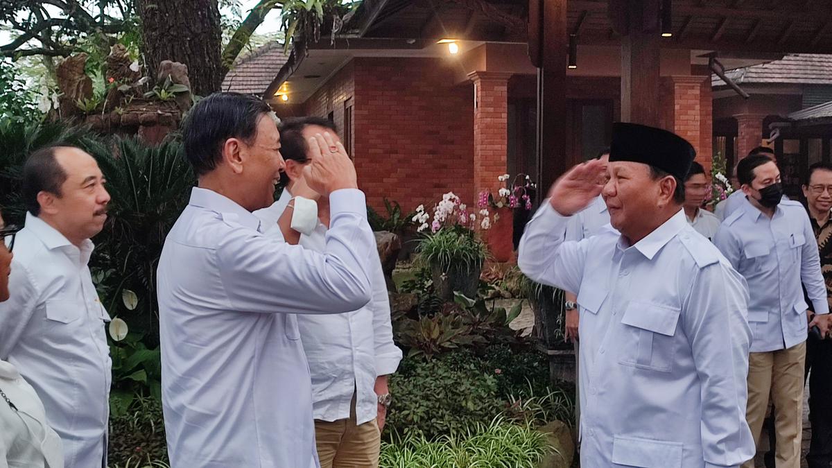 Kunjungi Rumah Prabowo di Hambalang, Wiranto Antarkan Loyalis Gabung Gerindra