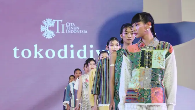Cita Tenun Indonesia: Merajut Asa, Lestarikan Budaya Bangsa.
