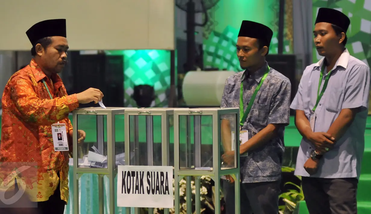 Suasana pemungutan suara bakal calon ketum PBNU periode 2015-2020 pada Muktamar NU ke-33 di Jombang, Rabu (5/8/2015). Pemungutan suara bakal calon ketum PBNU tersebut diikuti 378 peserta yang terverifikasi dari 508 peserta. (Liputan6.com/Johan Tallo)