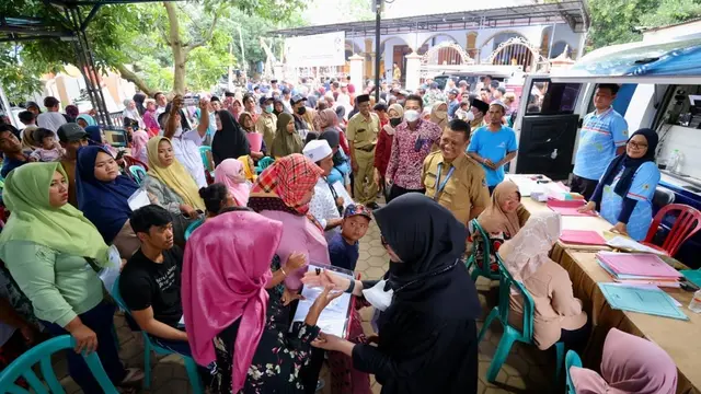 Bupati Ipuk Berkantor di Desa Ujung Utara Banyuwangi, Genjot Berbagai Layanan hingga Malam Hari