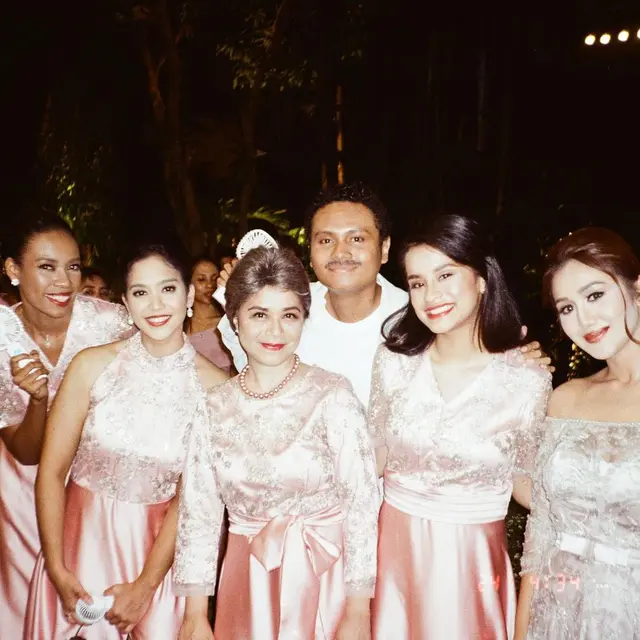 6 Potret 'Pernikahan' Glenn Fredly dan Mutia Ayu di Glenn Fredly the Movie